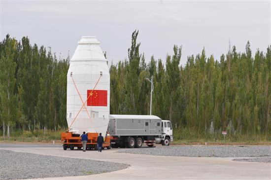 运输中的卫星整流罩。 中国航天科技集团公司八院 图
